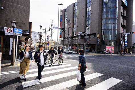 東京駅から竹橋駅：都市の脈動と静寂の交差点